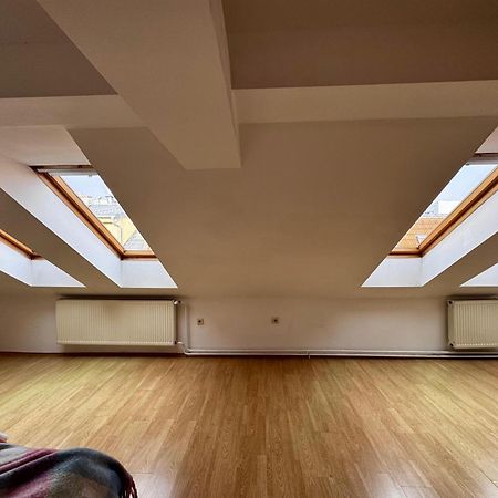 120 M2 Apartment In The Centre Of The Old Town Братислава Екстериор снимка