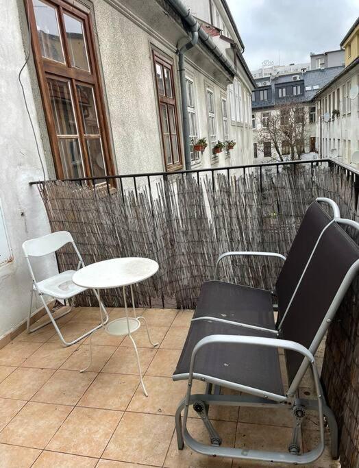 120 M2 Apartment In The Centre Of The Old Town Братислава Екстериор снимка